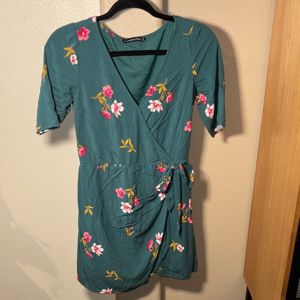 Abercrombie & Fitch green Floral Mini Dress small